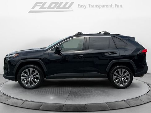 Used 2022 Toyota RAV4 XLE Premium AWD/4WD image 5