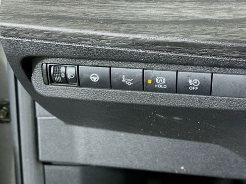 Used 2023 Nissan Ariya FWD image 17