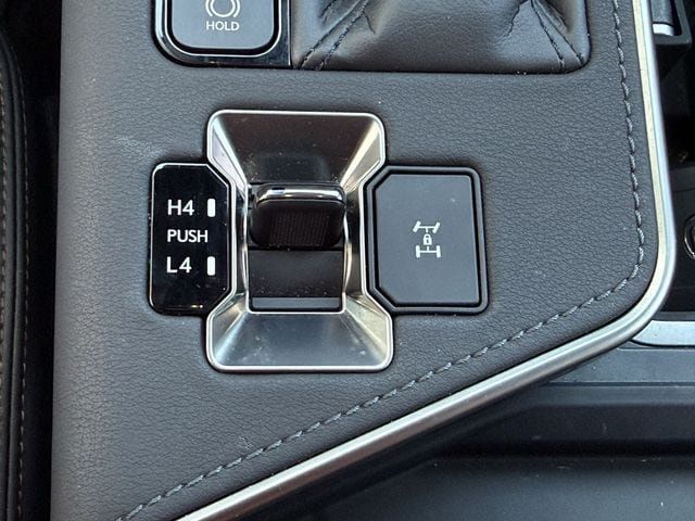 Used 2025 Lexus GX 550 w/ Accessory Package (2T) AWD/4WD image 21