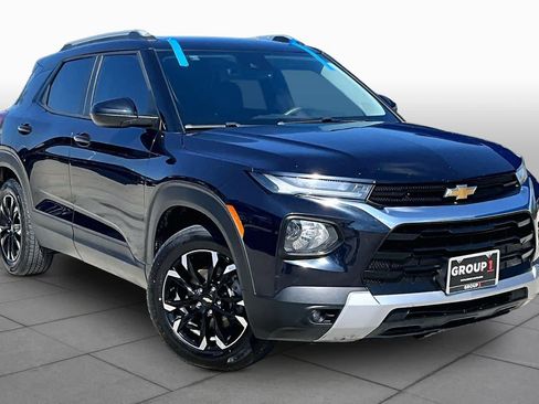 Used 2021 Chevrolet TrailBlazer LT w/ Convenience Package FWD image 3