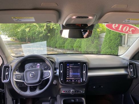Used 2019 Volvo XC40 T5 Momentum AWD/4WD image 19