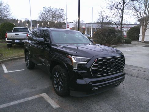 Used 2024 Toyota Sequoia Platinum image 2