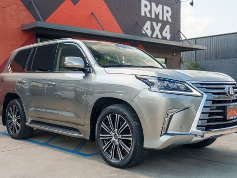 Used 2018 Lexus LX 570 4WD image 3