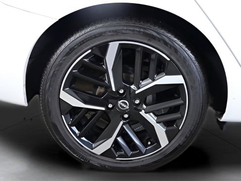 Used 2023 Nissan Versa SR w/ Trunk Package image 38