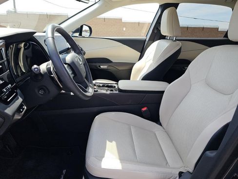 Used 2024 Lexus RX 350 FWD w/ Technology Package image 4