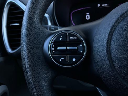 Used 2025 Kia Soul LX w/ LX Technology Package image 31