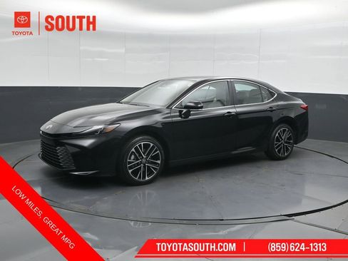 Used 2025 Toyota Camry XLE image 7