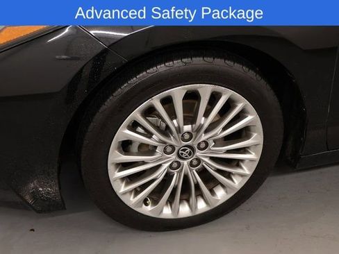 Used 2020 Toyota Avalon Limited image 6