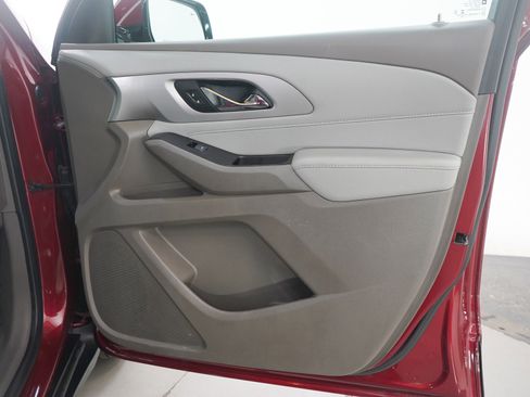 Used 2020 Chevrolet Traverse LT w/ Driver Confidence II Package image 9