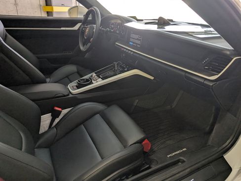 Used 2025 Porsche 911 Carrera 4 GTS image 19