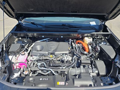 Used 2025 Toyota RAV4 LE AWD/4WD image 9