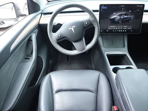 Used 2024 Tesla Model Y 2WD image 6