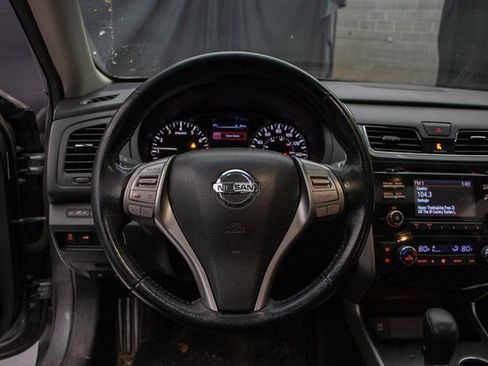 Used 2015 Nissan Altima 2.5 SV w/ Convenience Package image 22