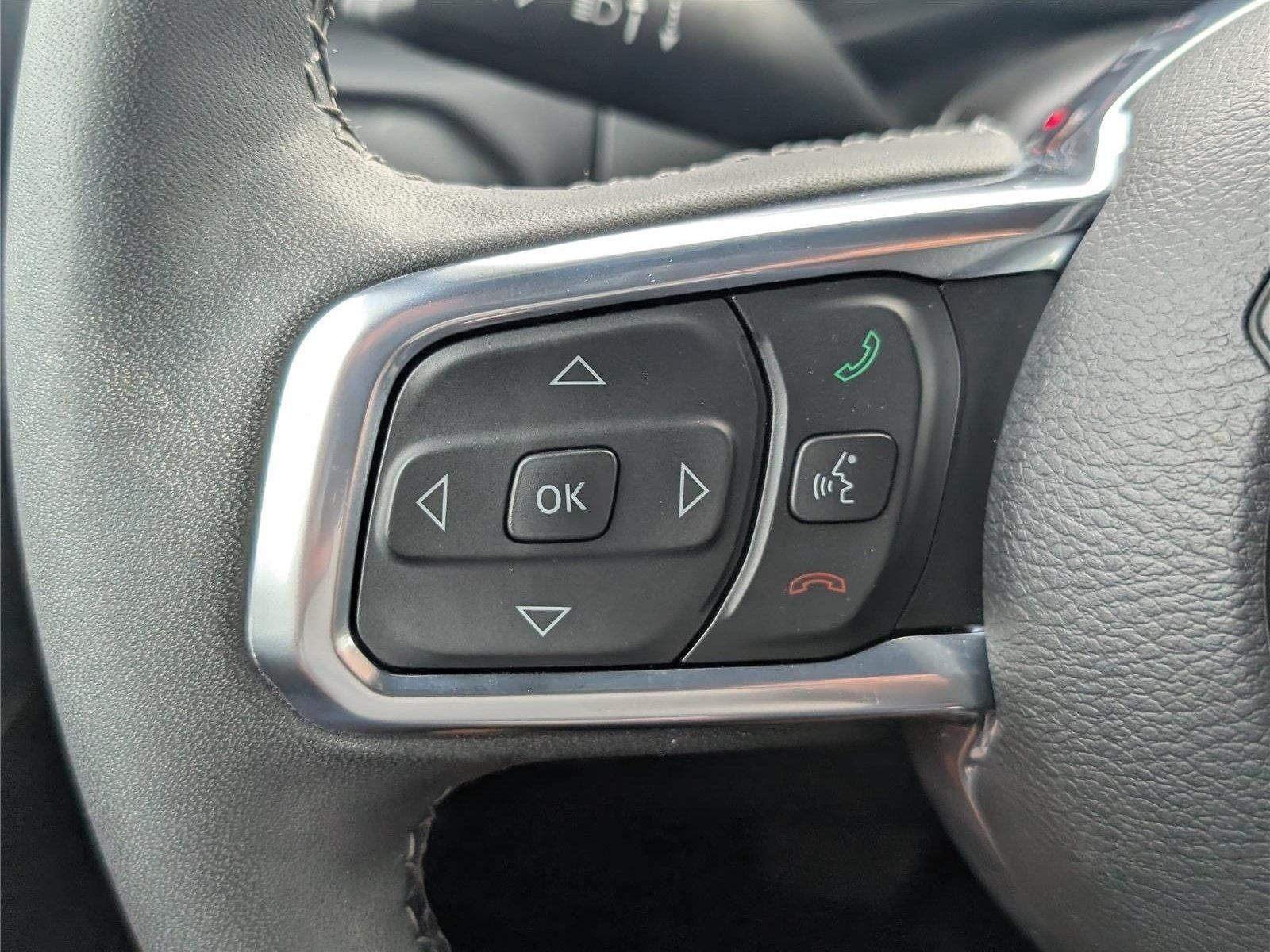Used 2025 Jeep Wrangler Unlimited Sahara AWD/4WD image 23