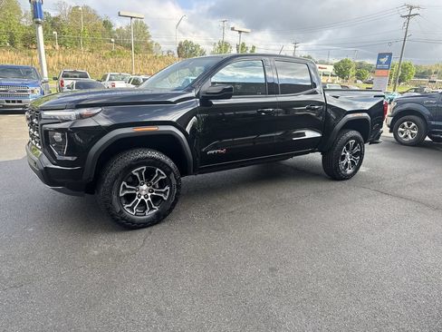 Used 2024 GMC Canyon AT4 w/ AT4 Premium Package AWD/4WD image 3