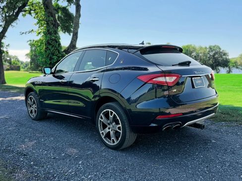 Used 2018 Maserati Levante GranLusso AWD/4WD image 23