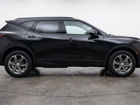 Used 2025 Chevrolet Blazer LT FWD image 11