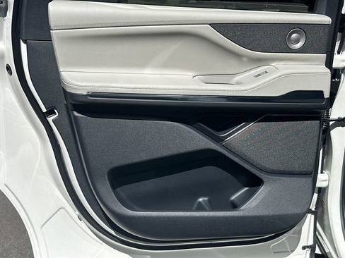 New 2026 Lincoln Navigator L Reserve image 23