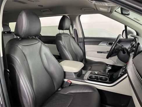 Certified 2024 Kia Carnival LX image 24