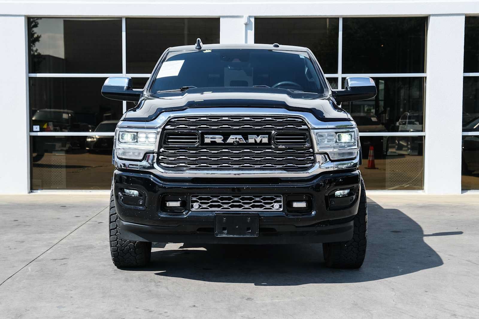 Used 2022 RAM 2500 Limited AWD/4WD image 2