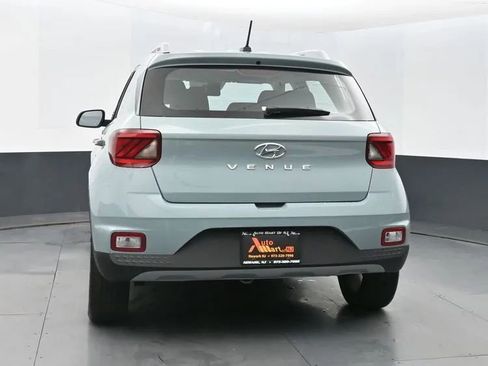 Used 2025 Hyundai Venue SEL image 5