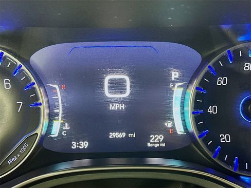 Used 2025 Chrysler Pacifica Limited image 15