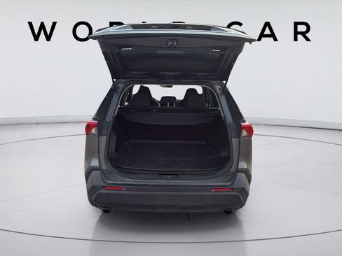 Used 2022 Toyota RAV4 XLE AWD/4WD image 18