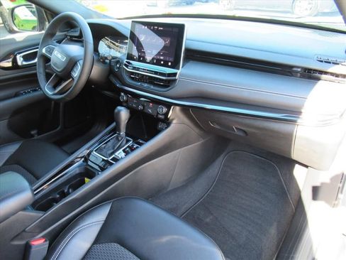 Certified 2024 Jeep Compass Latitude w/ Convenience Group image 10