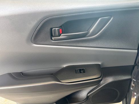 Used 2025 Toyota Prius LE FWD image 6