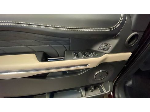 Used 2024 Ford Expedition Platinum AWD/4WD image 10