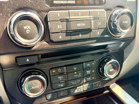 Used 2015 Ford F150 Lariat w/ Equipment Group 501A Mid AWD/4WD image 24