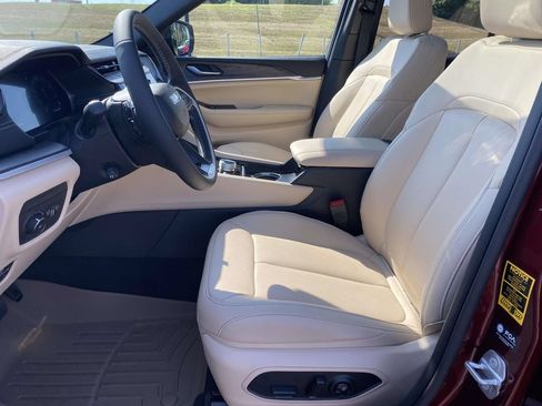 Used 2026 Jeep Grand Cherokee Limited w/ Luxury Tech Group II AWD/4WD image 14