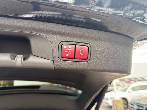 Used 2022 Mercedes-Benz GLE 350 4MATIC w/ Premium Package image 29