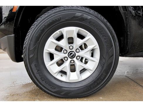 Certified 2024 Nissan Frontier SV image 29