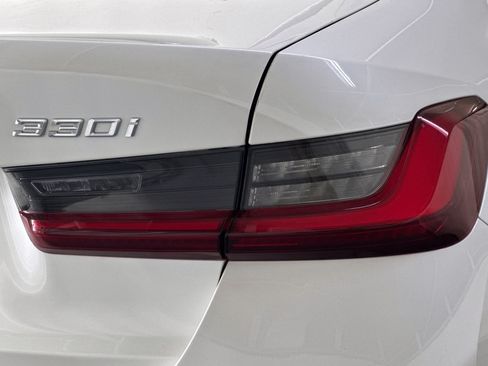 Used 2023 BMW 330i Sedan w/ Parking Assistance Package RWD image 27