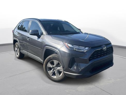 Used 2023 Toyota RAV4 XLE AWD/4WD image 4