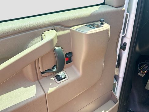 Used 2025 GMC Savana 2500 w/ Enhanced Convenience Package RWD image 16