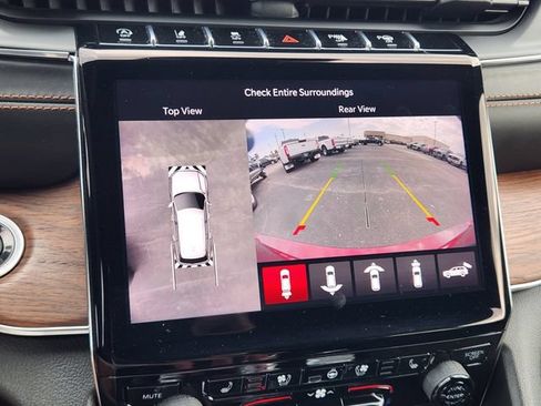 Used 2021 Jeep Grand Cherokee L Summit w/ Luxury Tech Group V AWD/4WD image 18