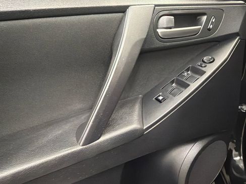 Used 2013 MAZDA MAZDA3 i Touring FWD image 31