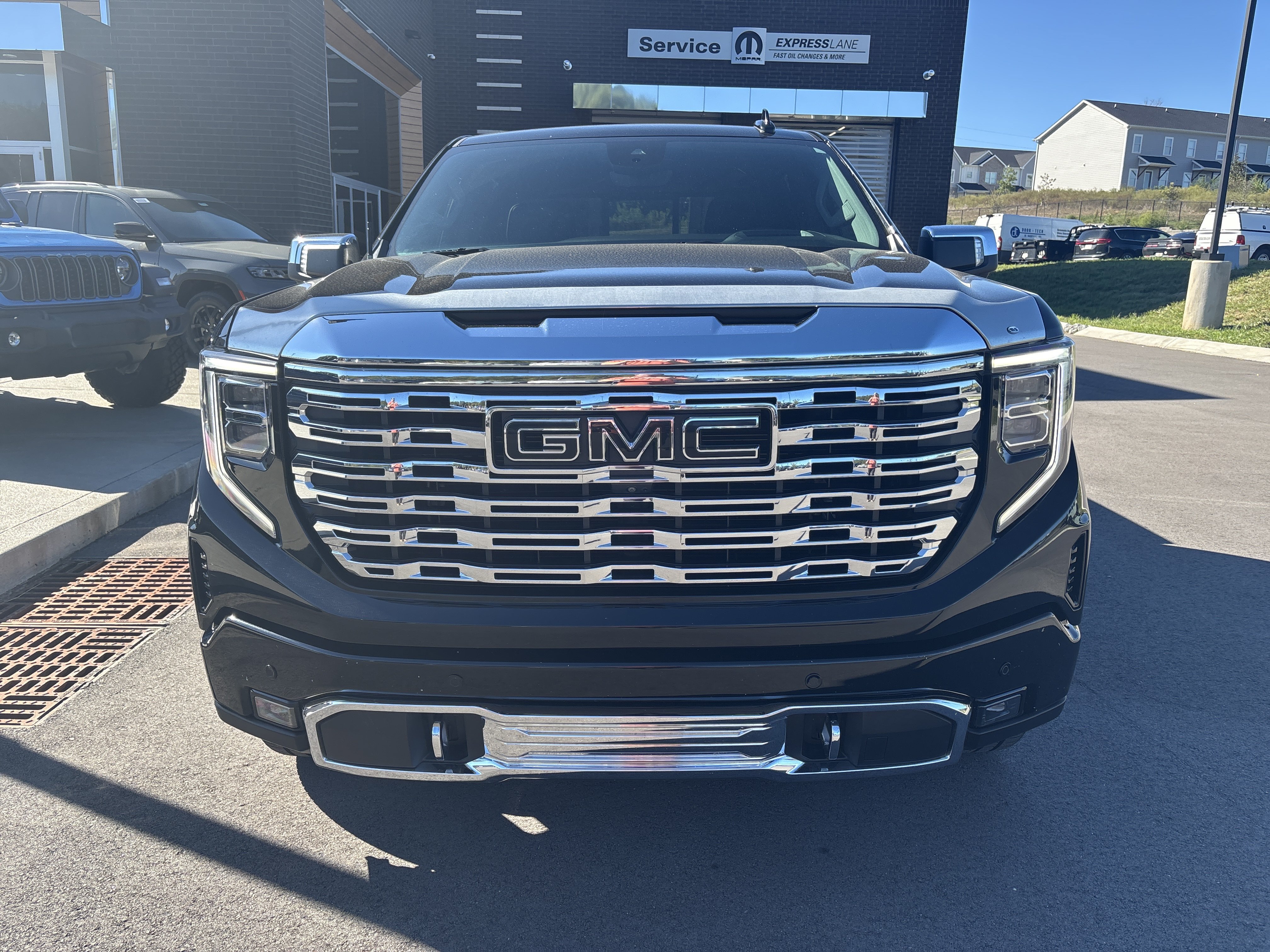 Used 2022 GMC Sierra 1500 Denali w/ Denali Reserve Package AWD/4WD image 8