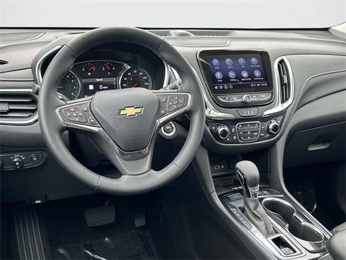 Used 2024 Chevrolet Equinox Premier image 2