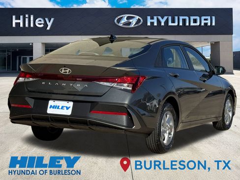 New 2026 Hyundai Elantra SE FWD image 7