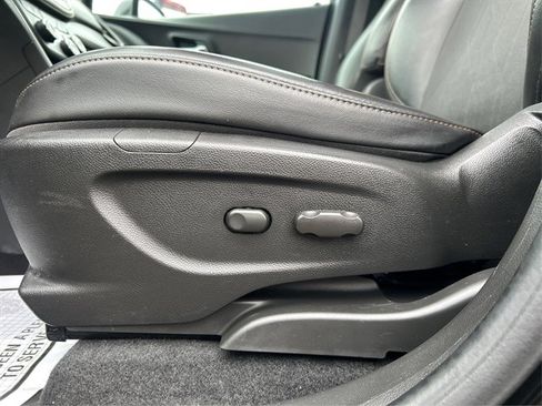 Used 2020 Chevrolet Trax LT w/ Sun & Sound Package image 41