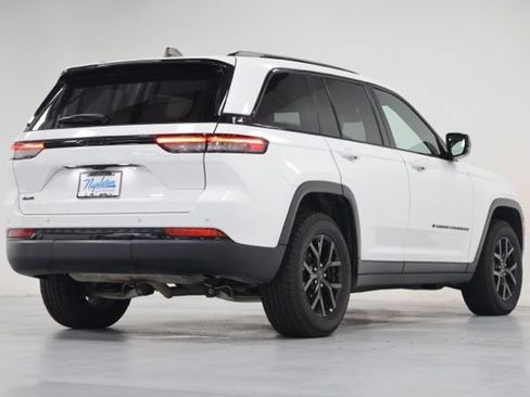 Used 2024 Jeep Grand Cherokee Altitude AWD/4WD image 14
