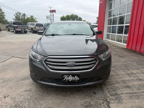 Used 2018 Ford Taurus SEL w/ Equipment Group 201A FWD image 3