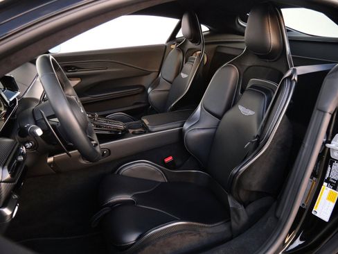 Used 2025 Aston Martin V8 Vantage image 23