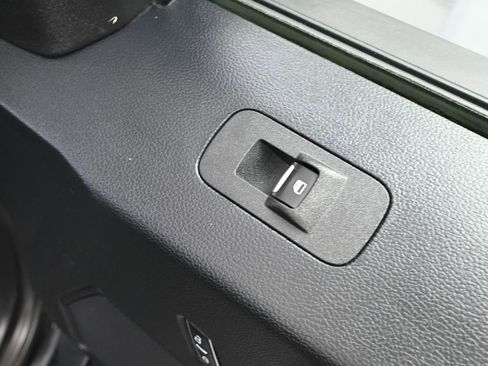 Used 2018 Ford F150 XLT w/ Equipment Group 302A Luxury AWD/4WD image 48