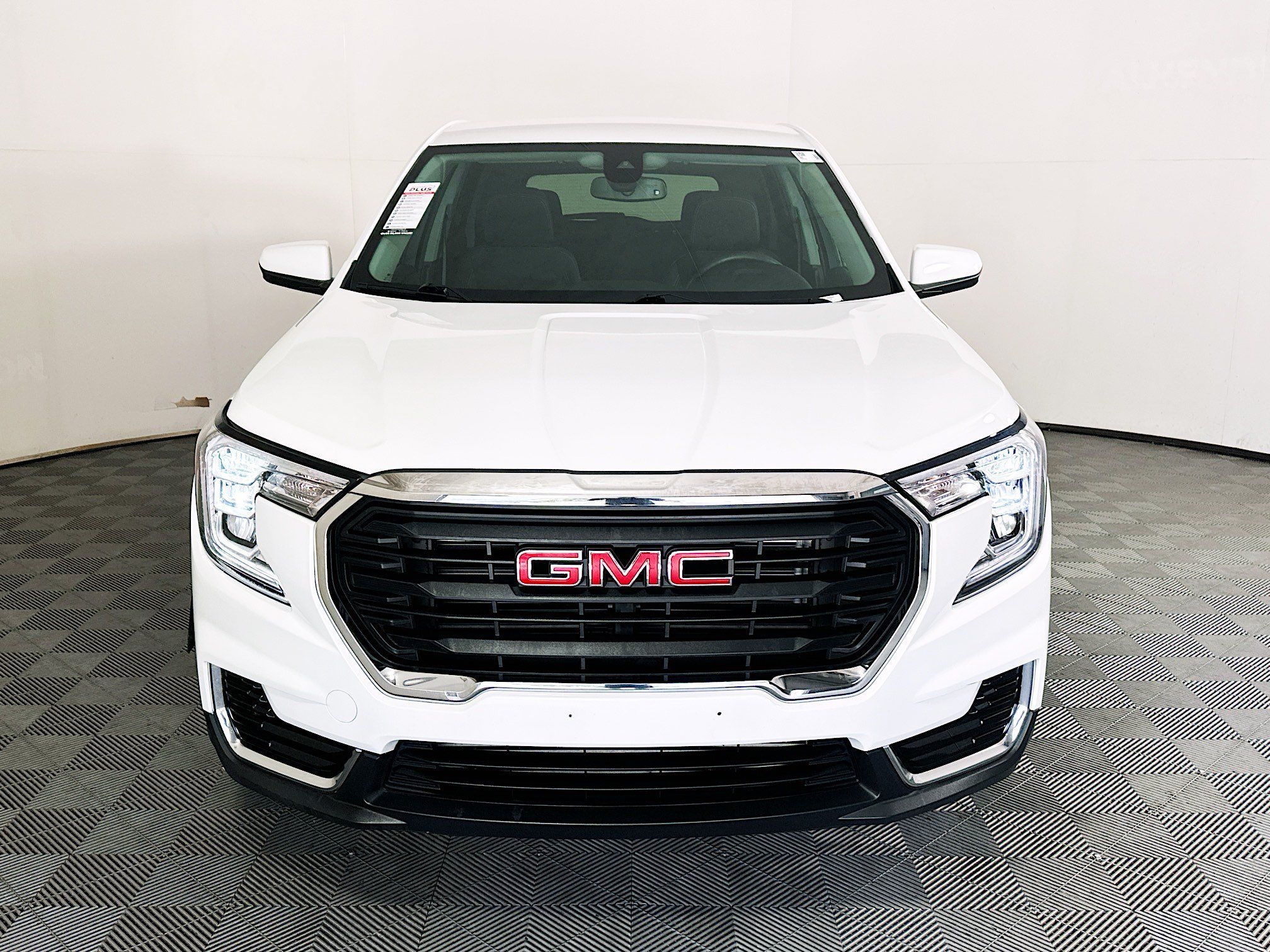 Used 2024 GMC Terrain SLE FWD image 8
