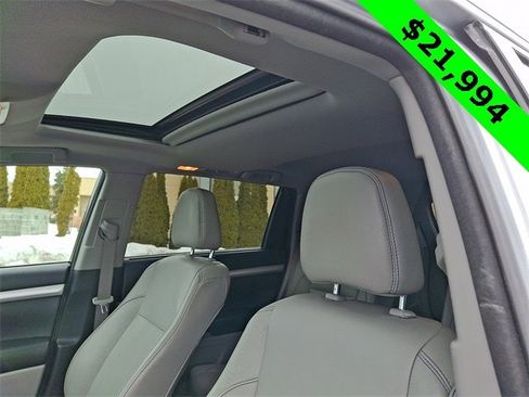 Used 2017 Toyota Highlander XLE image 13