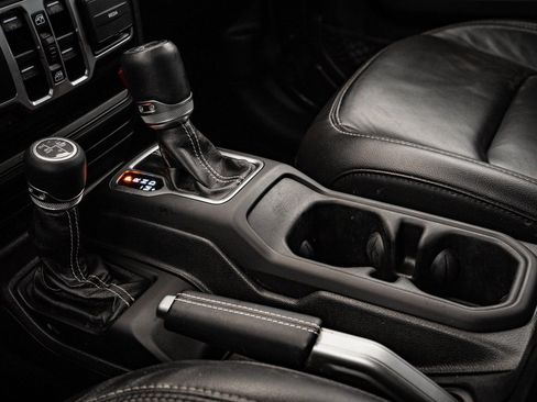 Used 2019 Jeep Wrangler Unlimited Sahara w/ Quick Order Package 24M Moab image 39